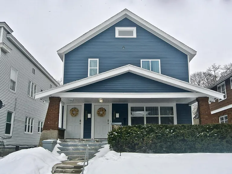 614 Lafayette Ave SE — Photo 1