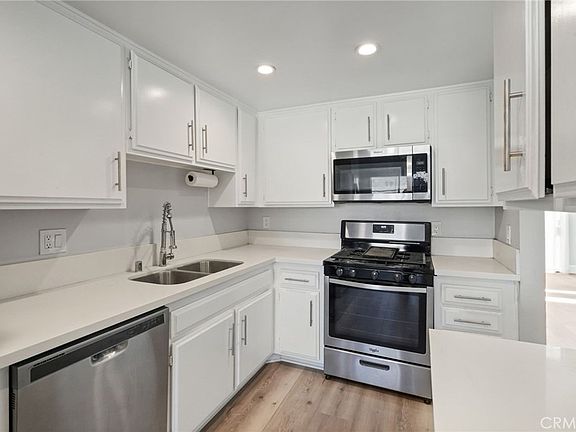 5th image of 6323 Reseda Blvd Unit 2