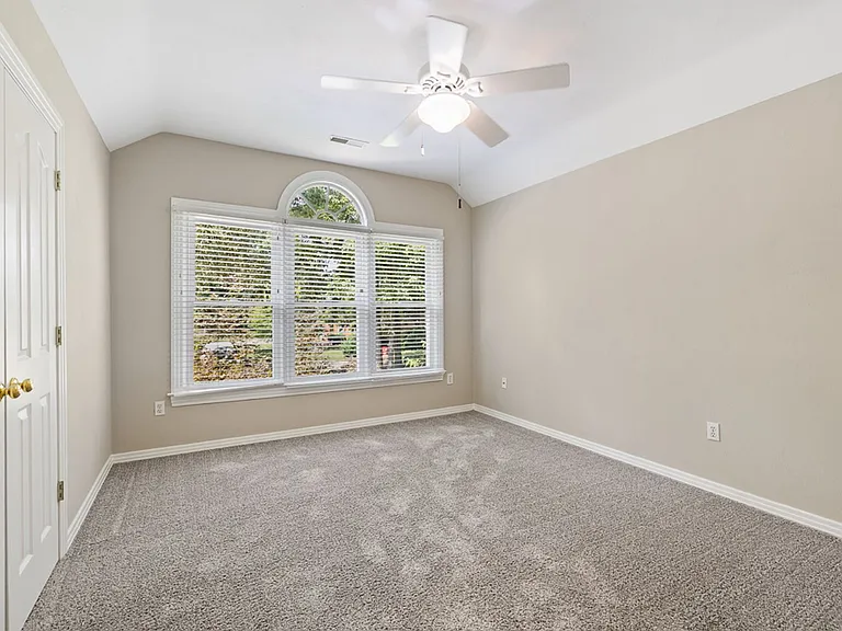 501 Asbury Ct — Photo 32