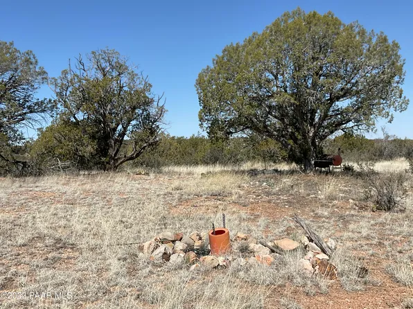 30662 W Echo Ln, Seligman, AZ 86337