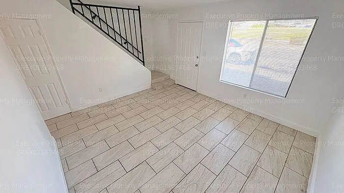 2909 S Chester Ave #7 — Photo 6