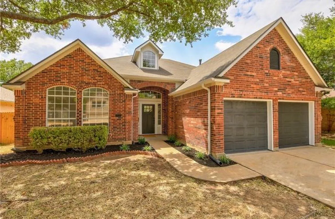 5 bed, 3.0 bath, 2850 sqft, $2,650 — Photo 2