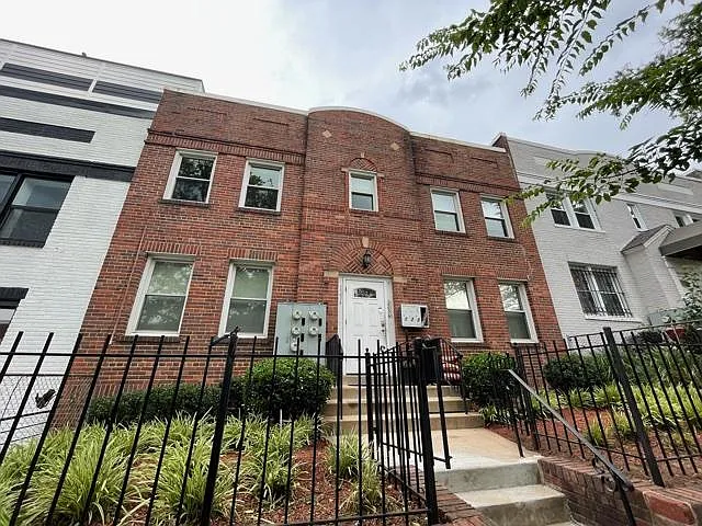 1234 Queen St NE #4