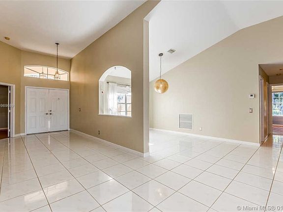 5th image of 2743 Oakbrook Dr