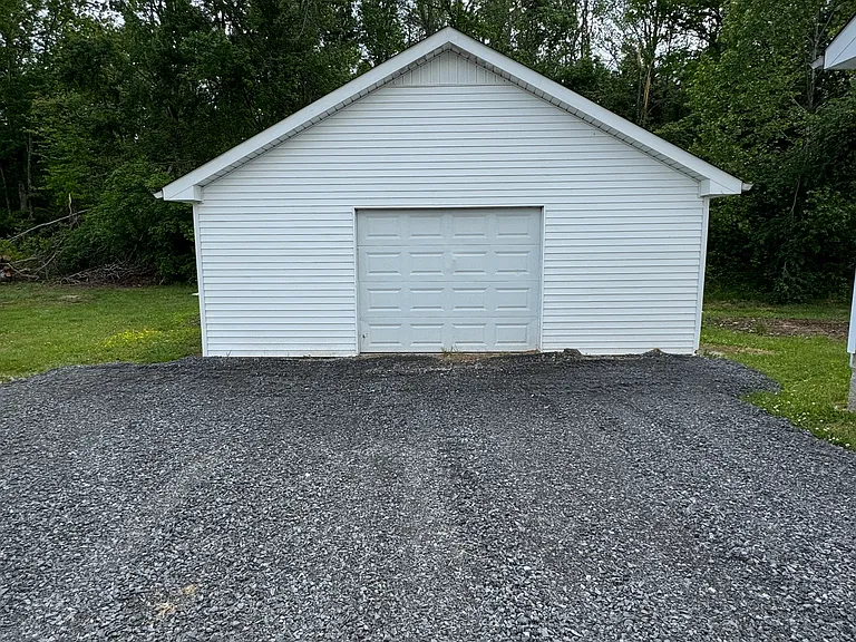 144 Buck Ln — Photo 2
