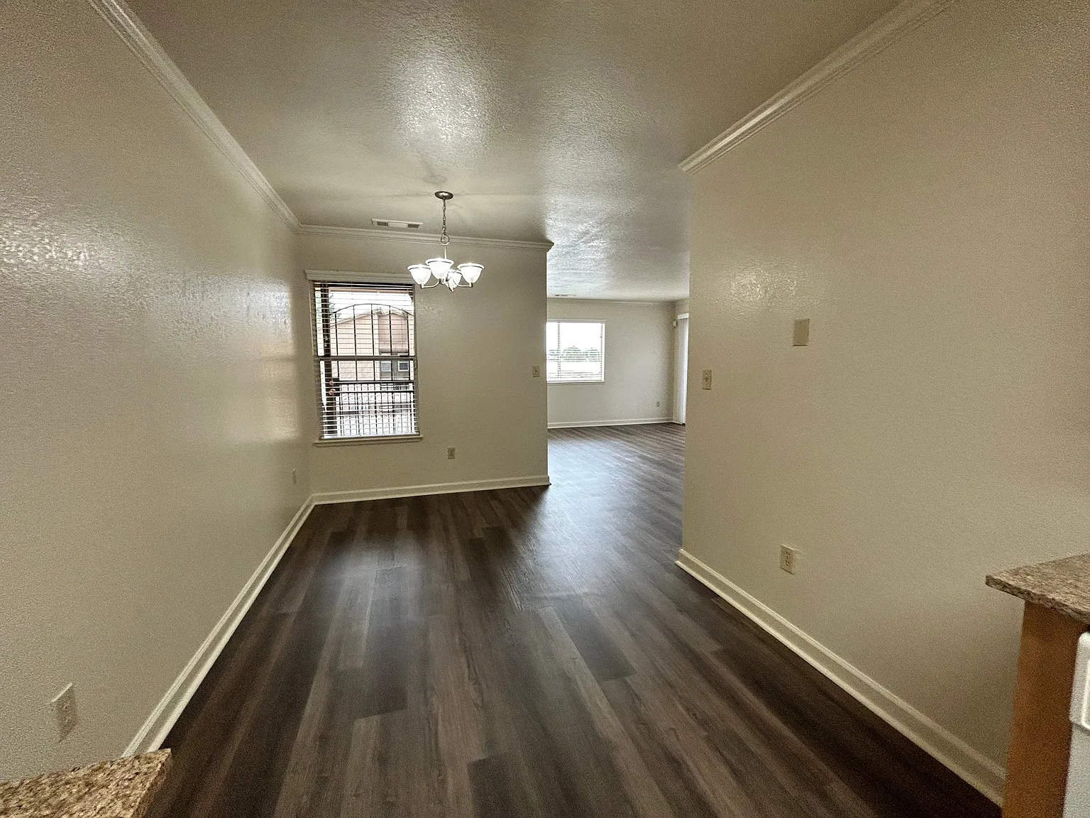 2 bed, 941 sqft, $1,880 — Photo 4