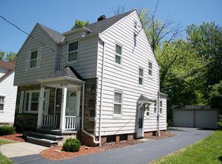 995 Woodview Rd, Cleveland Heights, OH 44121