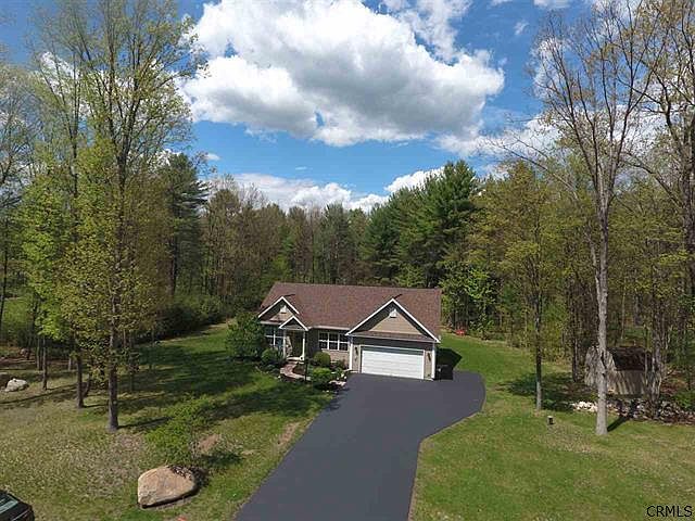 1st image of 20 Creekside Dr