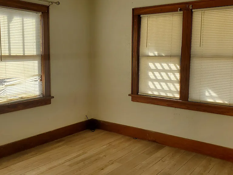 1009 N Grand Ave — Photo 4