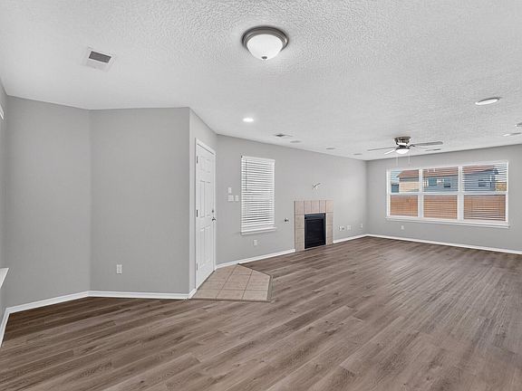 5th image of 3604 Buckaroo Rd NE