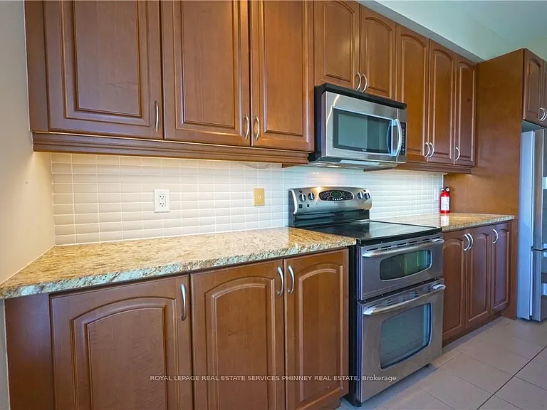 1 Hurontario St #806 — Photo 13