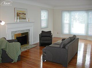 3rd image of 1060 Woodview Dr