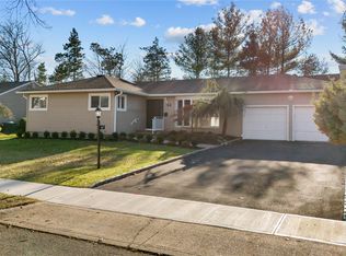 46 Ivy Dr, Jericho, NY