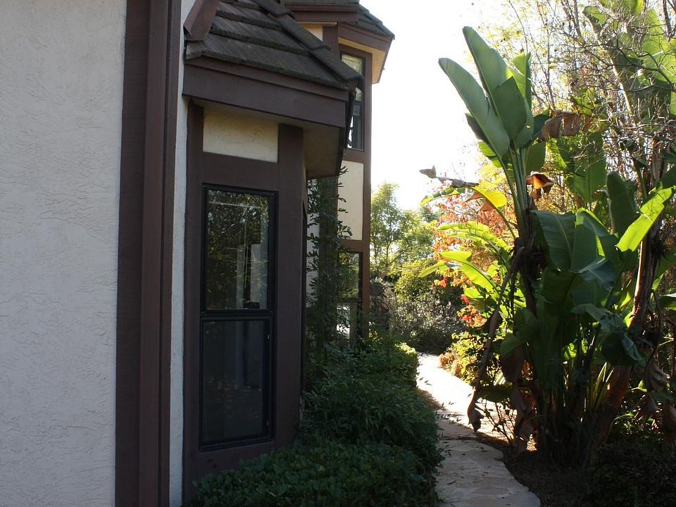 2nd image of 2412 Briarwood Ct