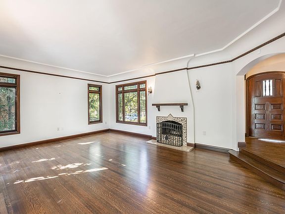 4th image of 1484 E Harvard Ave