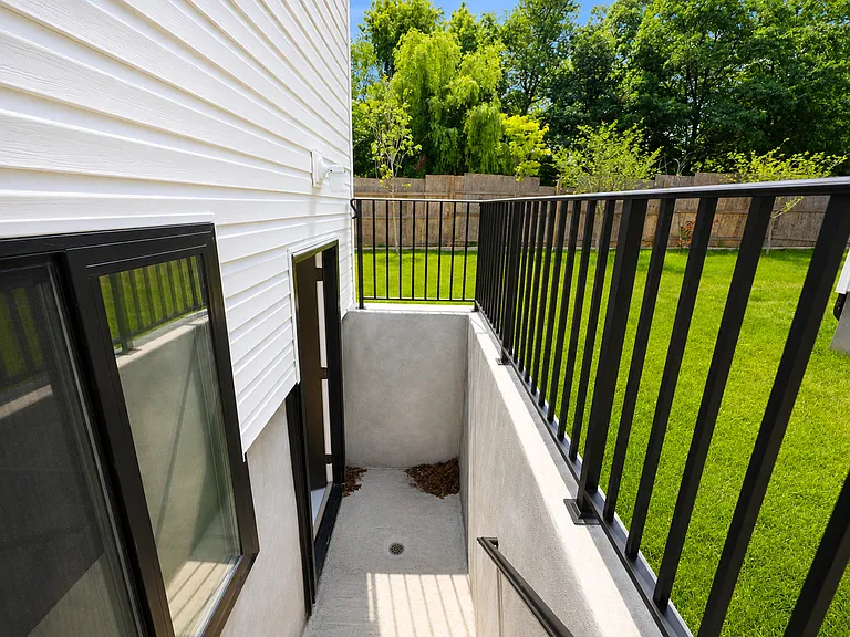 280 Eltingville Blvd #1 — Photo 17