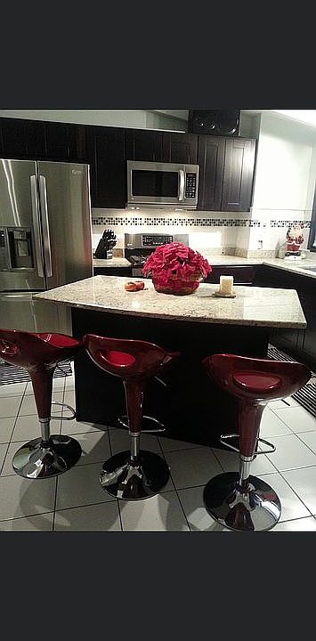 2nd image of 6165 N Wolcott Ave APT 4A
