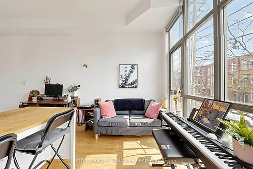 569 King St E #203 Photo 1
