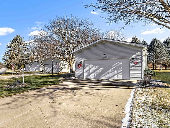 2nd image of 404 E Wood Ln