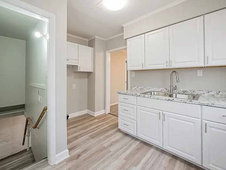 245 S Edith St — Photo 8