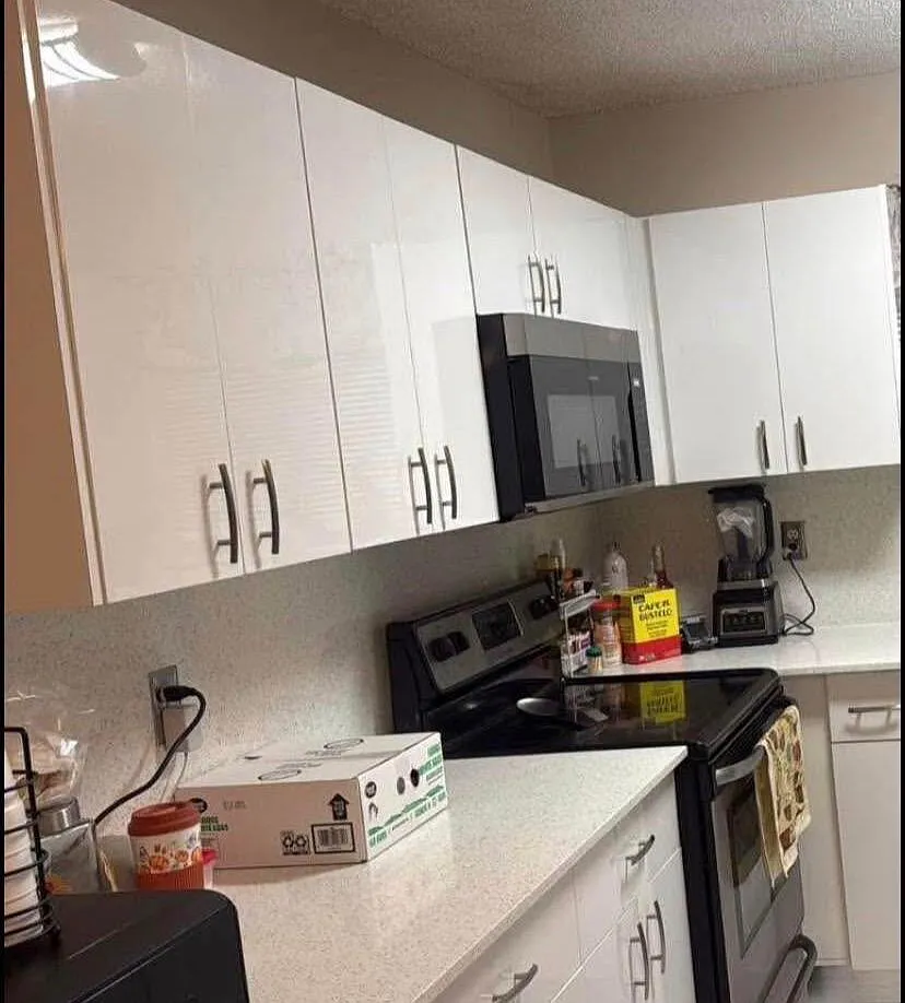 2 bed, 2.0 bath, 998 sqft, $2,100 — Photo 2