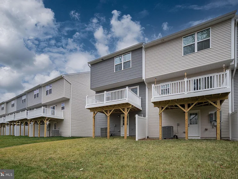 7263 Congressional Cir — Photo 44