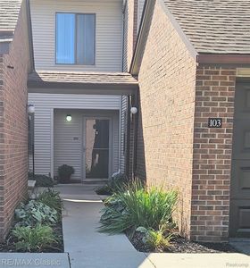6740 Ridgefield Cir APT 103, West Bloomfield, MI, 48322
