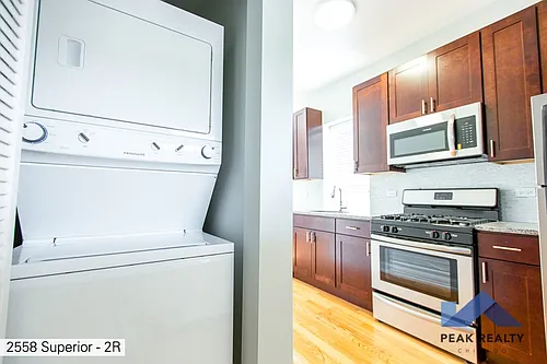 2558 W. Superior St. Photo 1