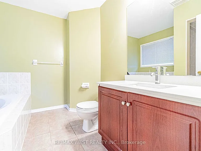 37 Charleswood Cir — Photo 13