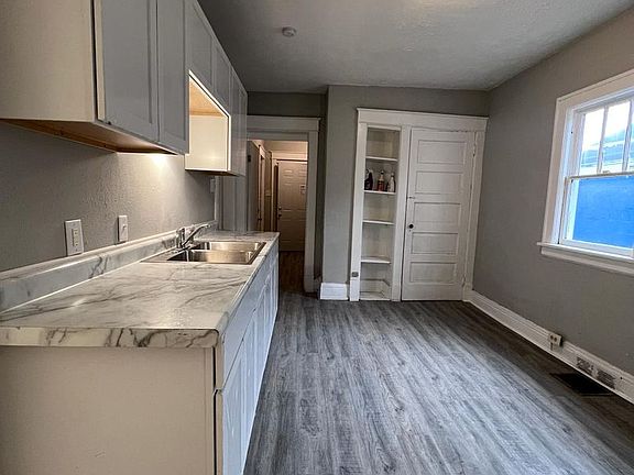 3rd image of 1918 Lincoln Way W APT B