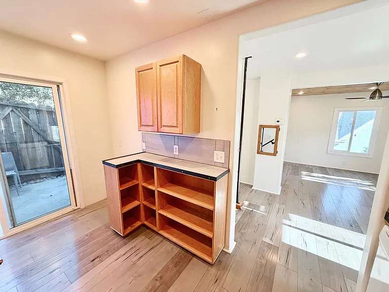 345 Crane Blvd — Photo 21
