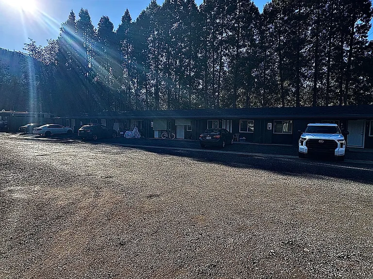 655 Rogue River Hwy — Photo 11