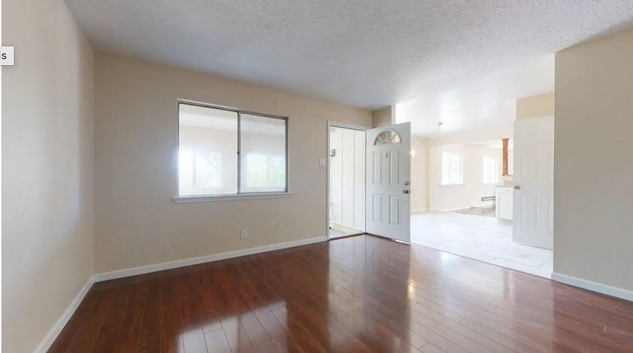 3 bed, 1639 sqft, $2,200 — Photo 2