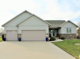 373 Riviera Cir, Dakota Dunes, SD 57049