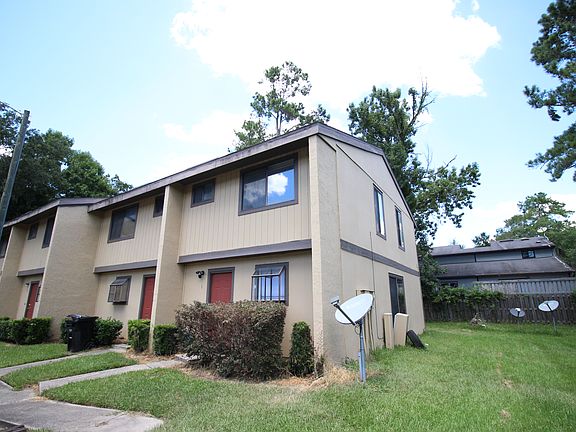 2300 SW 43rd St Apt E1