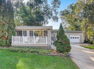 W10905 Willow Ave, Poynette, WI 53955