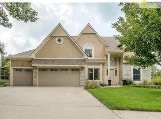 5302 Roundtree St, Shawnee, KS 66226