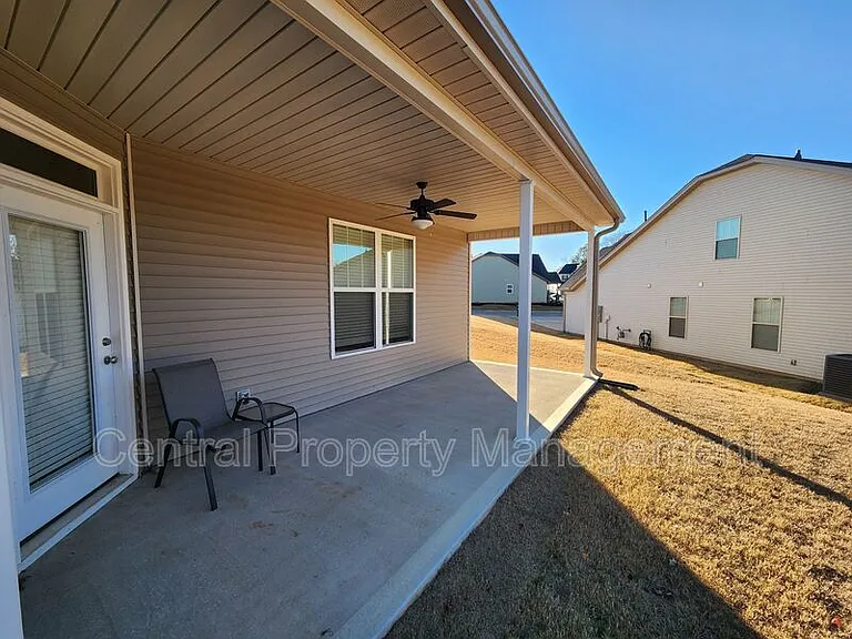 512 Dottie Ct — Photo 3