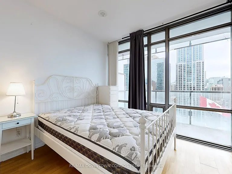 38 Grenville St #1503 — Photo 9