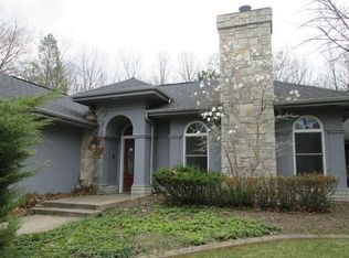 157 York Cir, Valparaiso, IN 46385