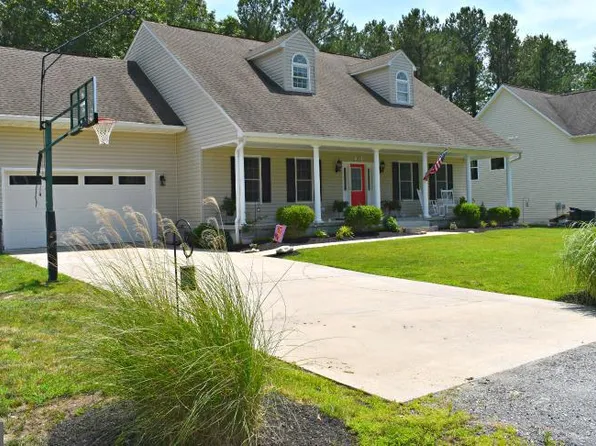 202 Santa Maria Ave, Colonial Beach, VA 22443