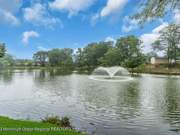 852B Thornhill Court, Lakewood, NJ 08701