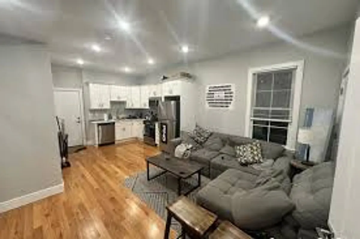 Building Photo - 1621D Tremont St #4