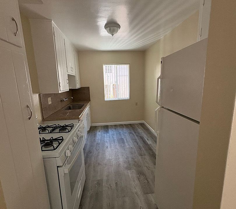 Building Photo 4