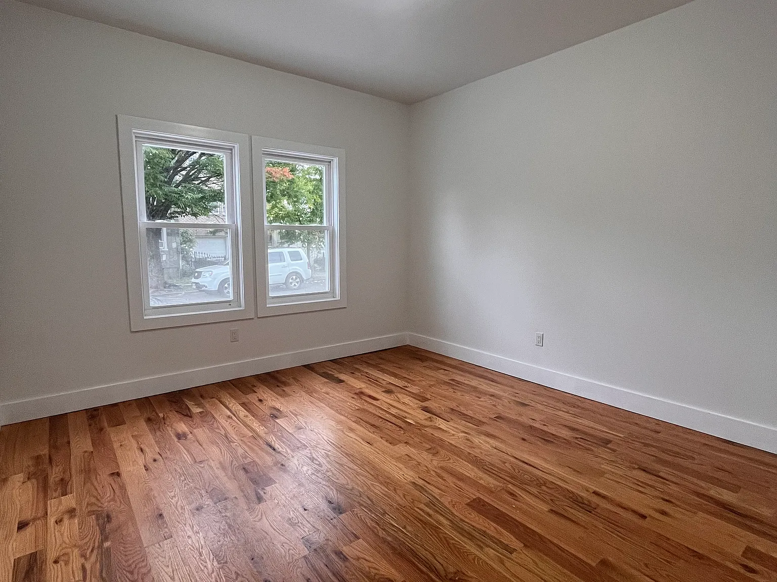 3 bed, 1000 sqft, $2,000 — Photo 4