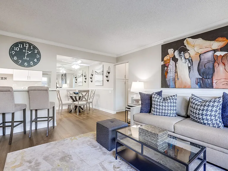 Villa Creek Apartments — Photo 11