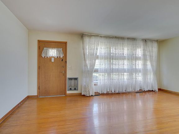 5th image of 3249 Knobview Dr