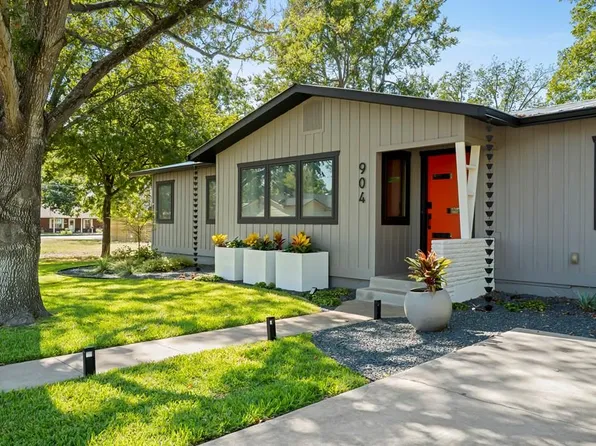 904 N Orange St, Fredericksburg, TX 78624