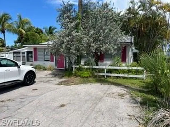 2579 Becca AVE, NAPLES, FL 34112