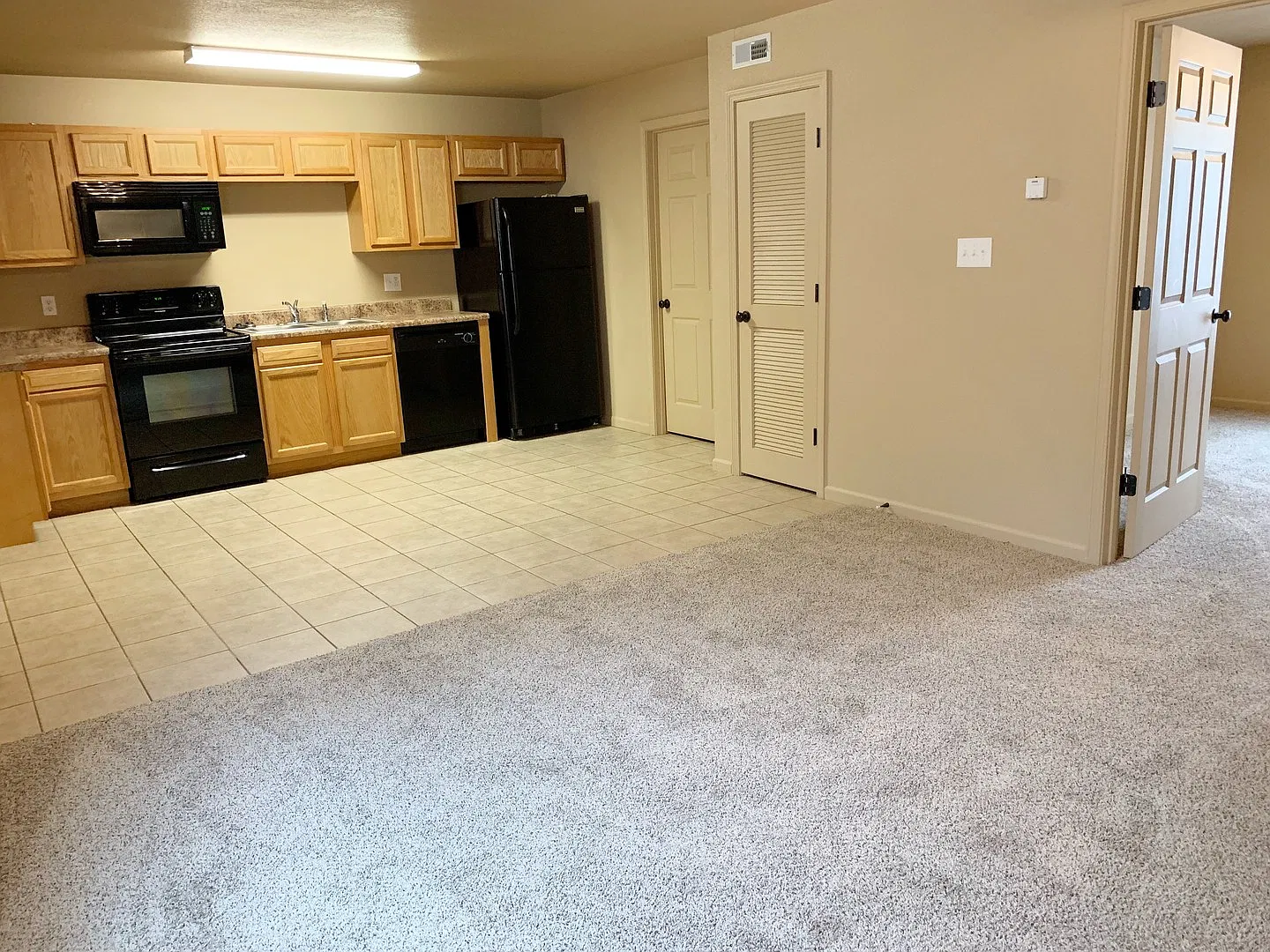 6689-MF4-E2 — Photo 2